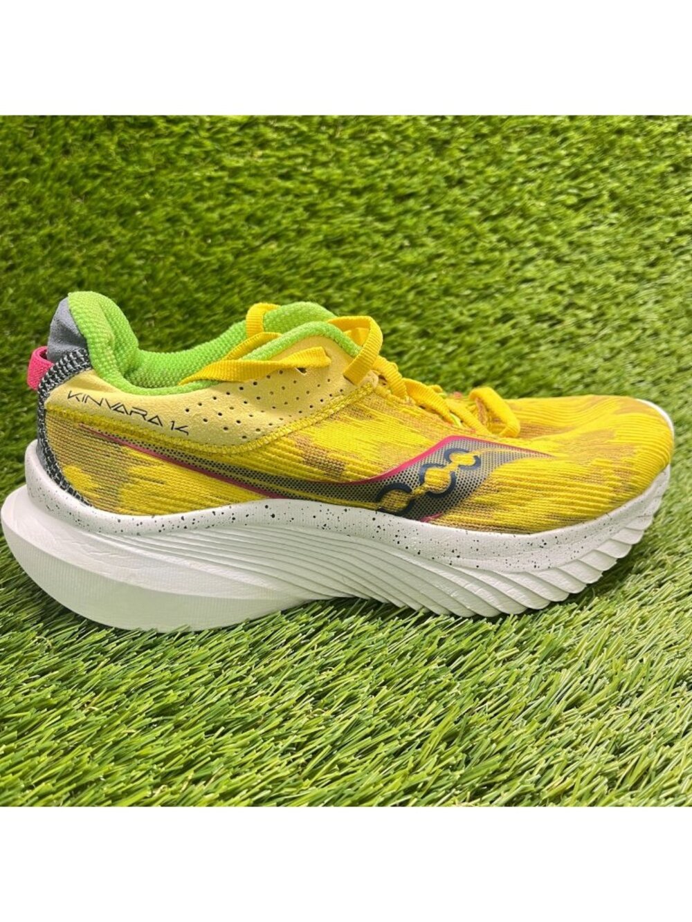 Saucony Kinvara 14 Womens Size 6 Yellow White Athletic Running Shoes Sneakers